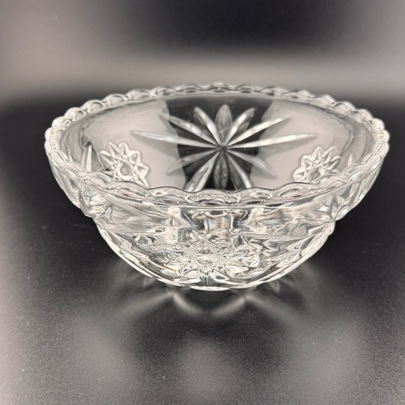 Anchor Hocking Early American Prescut EAPC Star of David Glass Bowl 5.25" - Picture 1 of 4